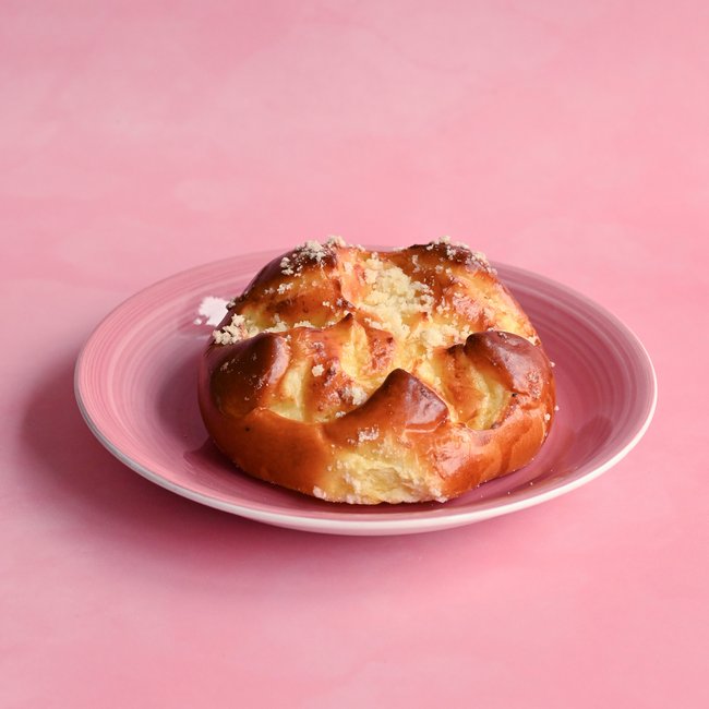 Drożdżówka z serem, marmoladą, owocami